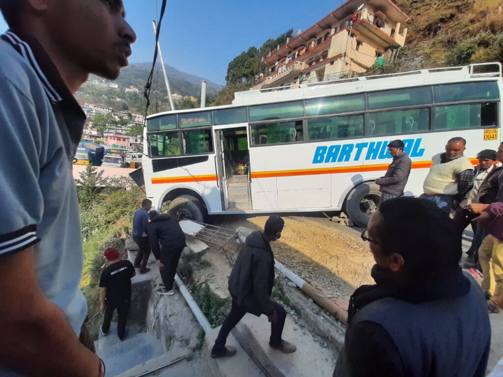 Himgiri Bus slides into ditch