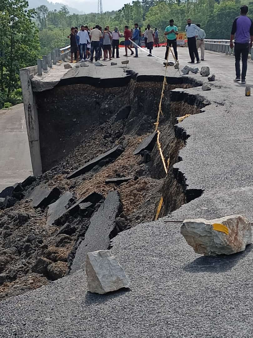 Badari bridge approach road collapsed