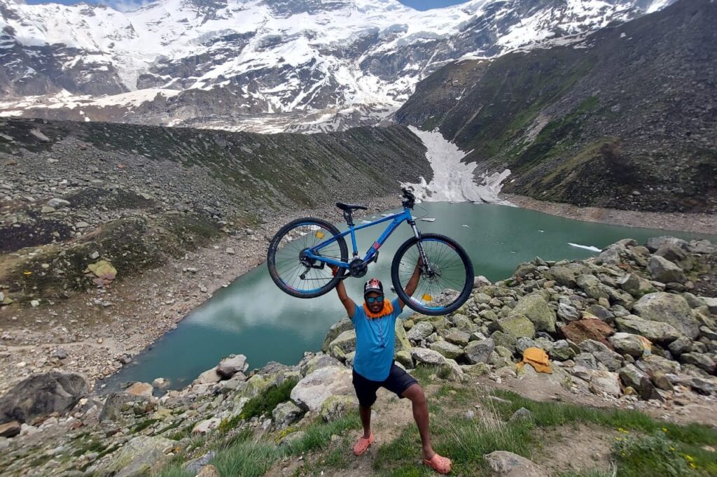 somesh panwar cyclist in satopanth lake