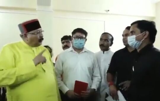 Satpal maharaj angry on doctors