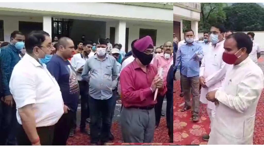 raipur mla angry on party worker