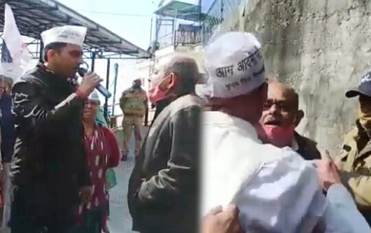 AAP workers scuffle with common man in mussoorie