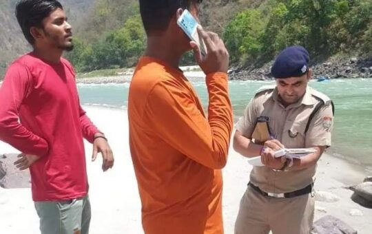 2 tourist swept away in river Ganga while taking bath