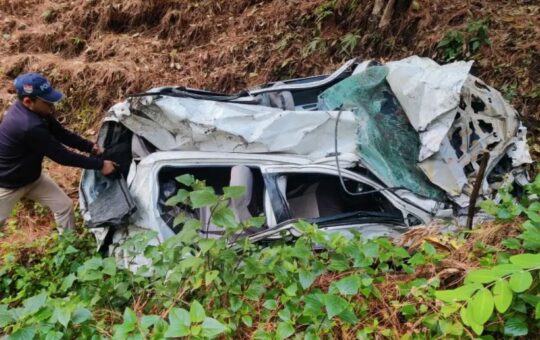 car fell into ditch, 3 died in champawat