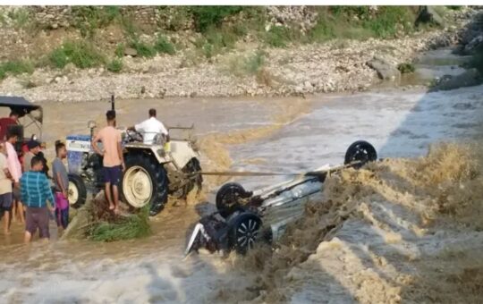 Car swept in dhela river 9 killed in ramnagar