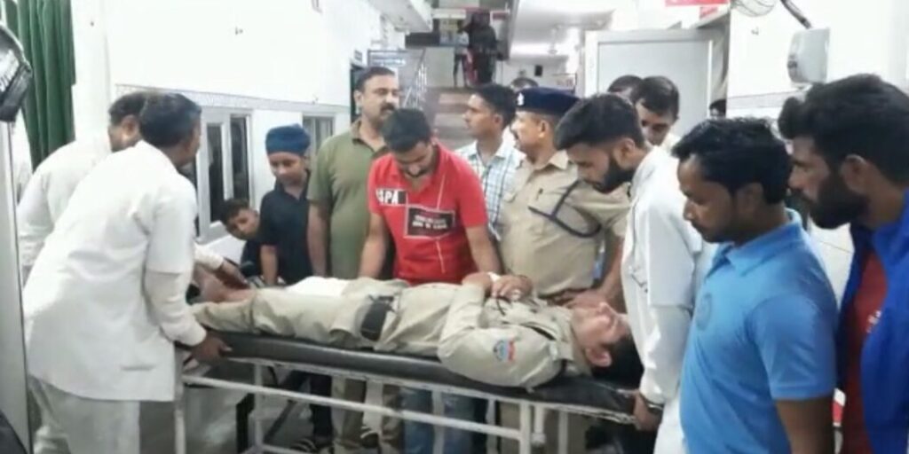 criminal fired on cops in haridwar, 2 police personal injured
