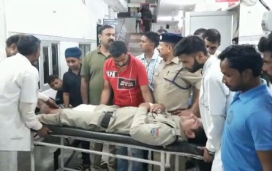 criminal fired on cops in haridwar, 2 police personal injured