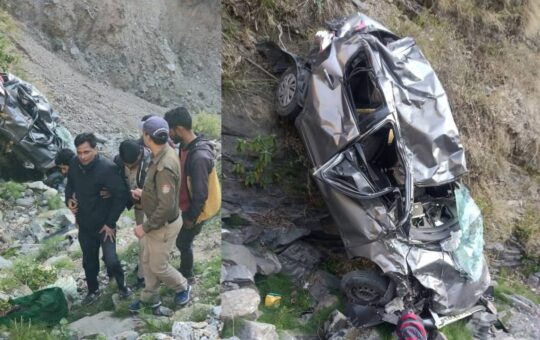3 died as car fell into ditch in laksi sahiya