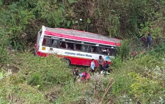 Bus fell into george 2 killed many injured in mussoorie