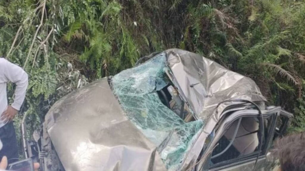 5 killed in car accident in tehri