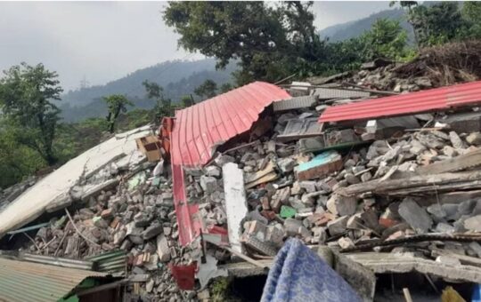 10 house collapsed due to land subsidence in jakhan village