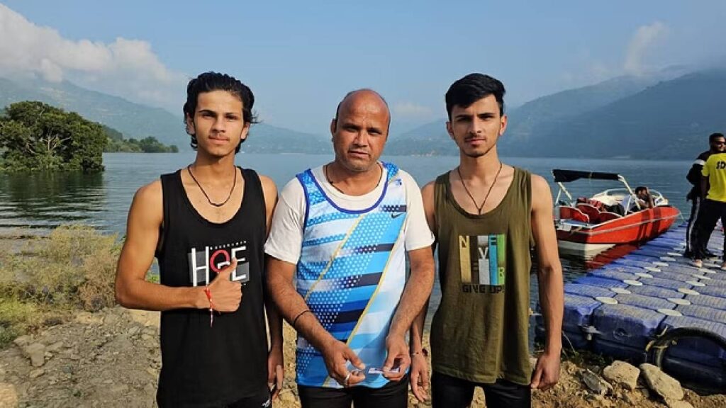 Father and his two sons swims across 15 km in tehri lake without life jacket