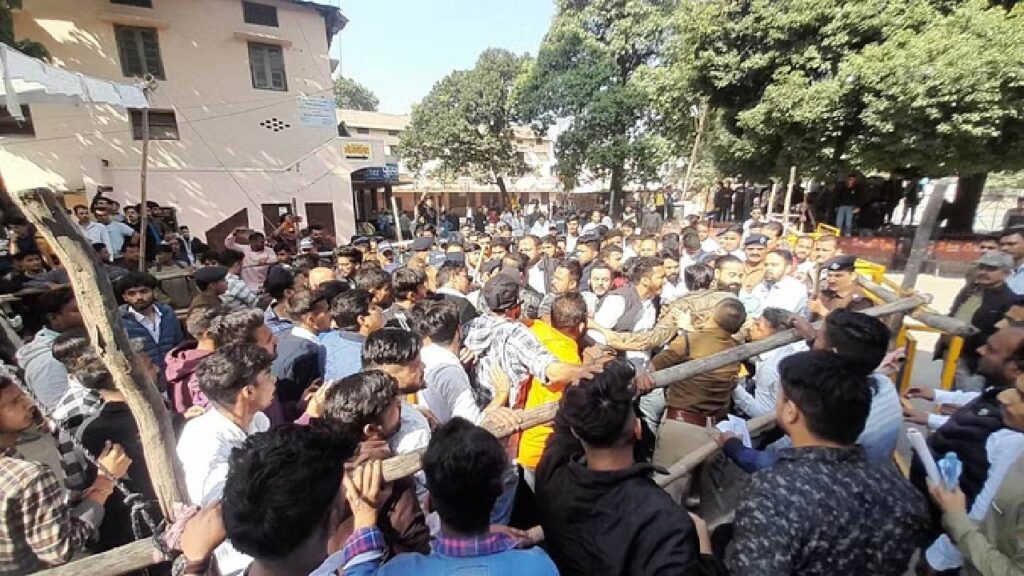 clash in dav college during polling for student union elections