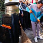 स्वेच्छा से स्वच्छता  कार्यक्रम में शामिल हुए सीएम धामी, झाड़ू लगाकर दिया स्वच्छता का संदेश