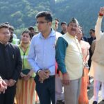 चारधाम यात्रा की तैयारियों को परखने ग्राउंड पर उतरे मुख्यमंत्री, गुप्तकाशी तक यात्रा मार्ग का किया निरीक्षण