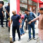 मीटिंग-वीटिंग छोड़ी, शिकायत की पड़ताल करने ग्राउंड पर पहुंचे CM, वीडियो कॉल से अफसरों को दिखाया आईना