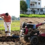 खेत में उतरे सीएम धामी, मां के साथ की खेत की जुताई, गोबर की खाद डालकर दिया ऑर्गैनिक खेती का संदेश