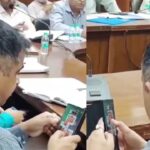 पौड़ी: जिला पंचायत की बैठक में ताश खेलते रहे अधिकारी, रवैये पर उठ रहे सवाल