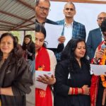 बेटे को चुनाव जिताने के लिए मां ने लिया कॉलेज में लिया दाखिला, नंगे पांव मांगे वोट,जीत के बाद छलके आंसू
