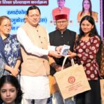 बेटियों के सम्मान और सुरक्षा से ही कन्या पूजन सार्थक: CM धामी, मेधावी बालिकाओं को दिए स्मार्टफोन